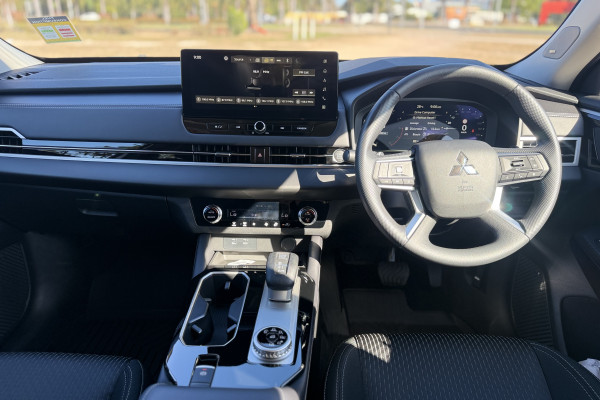 2026 Mitsubishi Outlander ZM ES SUV Image 12