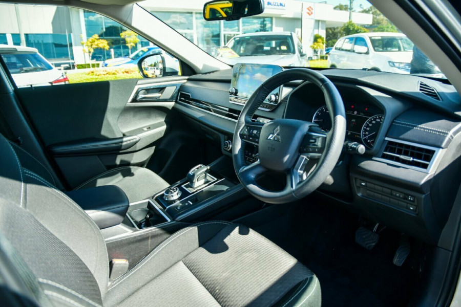 2023 MY24 Mitsubishi Outlander ZM LS SUV Image 18