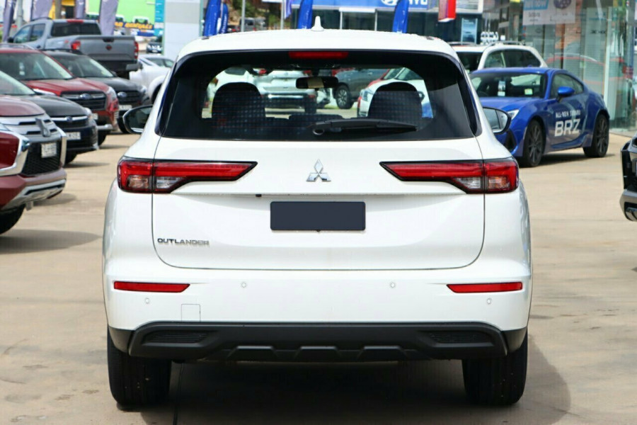 2024 Mitsubishi Outlander ZM ES SUV Image 7