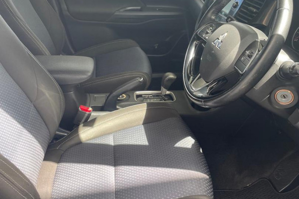 2016 Mitsubishi Outlander ZK LS SUV Image 9