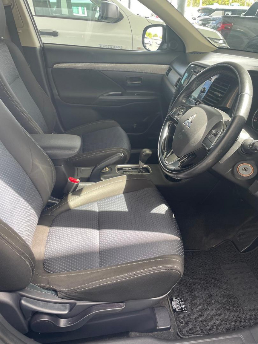 2016 Mitsubishi Outlander ZK LS SUV Image 9
