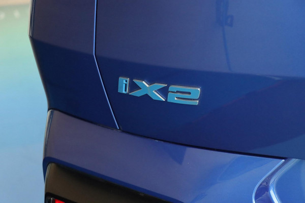 2024 BMW iX2 U10 eDrive20 M Sport SUV image 3