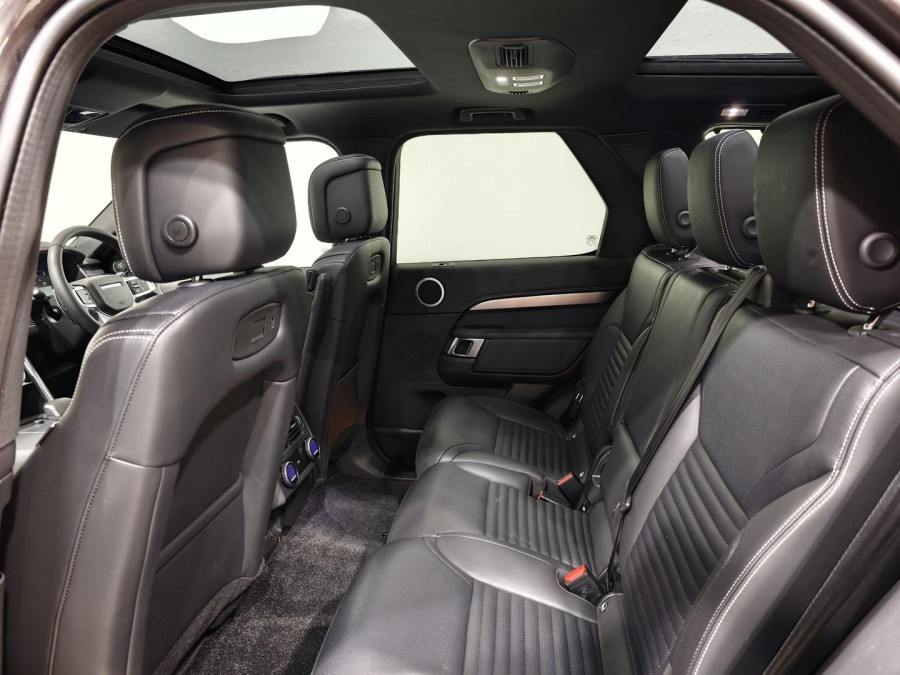 2025 Land Rover Discovery Series 5 D350 Dynamic SE SUV Image 5