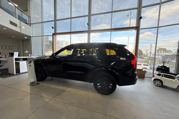 2026 Volvo XC90 L Series  Black Edition SUV Image 4