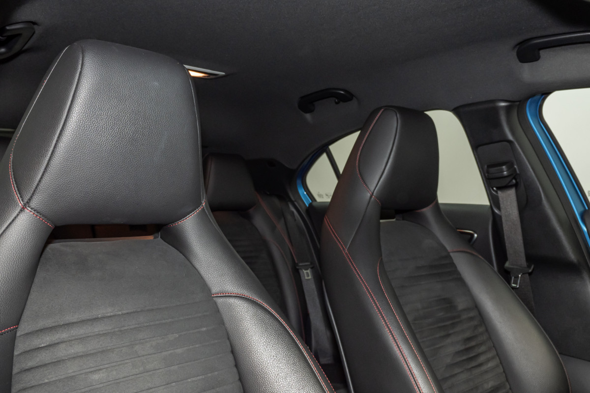 2017 Mercedes-Benz A180 Hatch Image 4