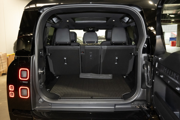 2026 Land Rover Defender L663 110 D350 X-Dynamic HSE SUV image 21