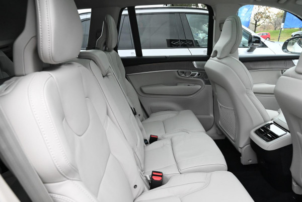 2026 Volvo XC90 L Series Ultra B5 Dark SUV image 11