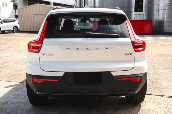 2026 Volvo XC40 XZ Ultra B4 Dark SUV Image 3