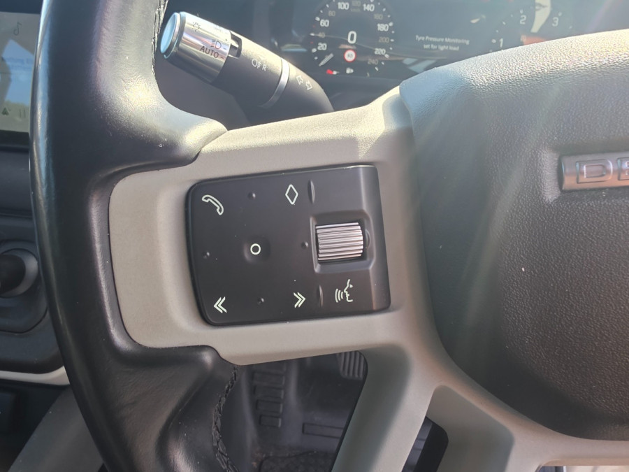 2020 MY21 Land Rover Defender L663 110 D300 SE SUV Image 28