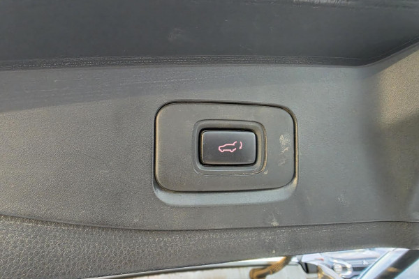 2021 Isuzu MU-X RJ LS-T SUV Image 11