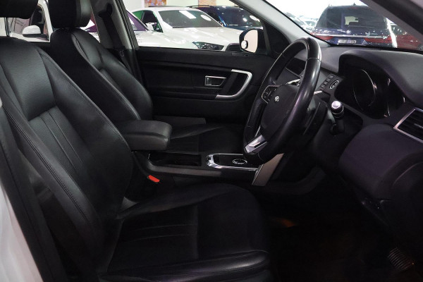 2019 Land Rover Discovery Sport L550 TD4 SE SUV image 11
