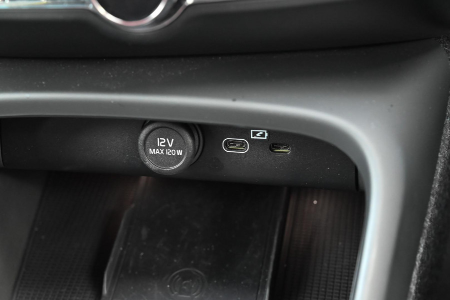 2025 Volvo XC40 XZ Ultra B4 Bright SUV Image 15