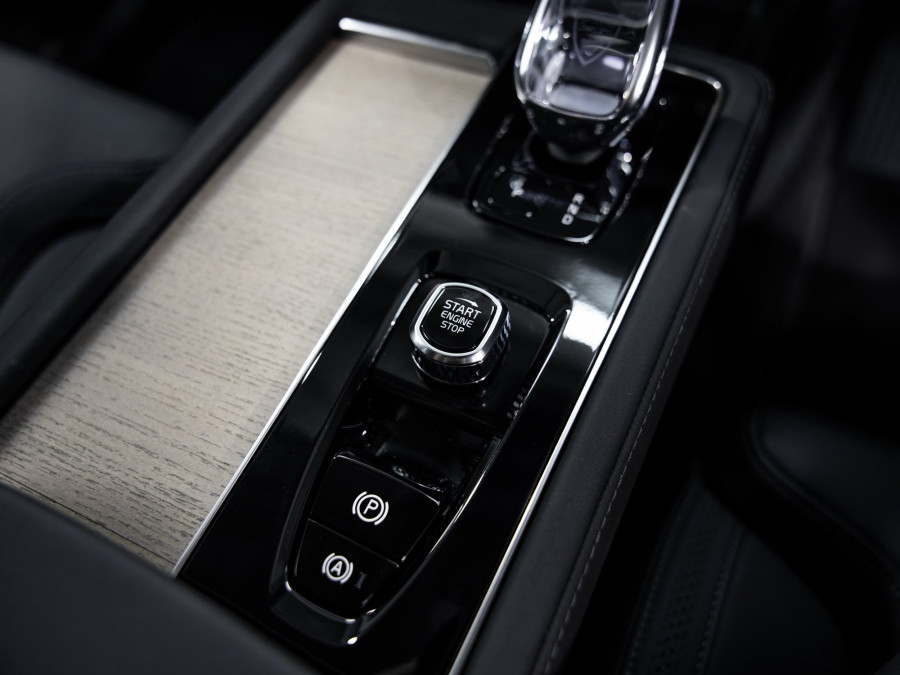 2025 Volvo XC90 L Series Ultra B5 Bright SUV Image 12