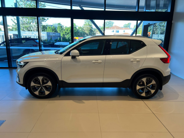 2026 Volvo XC40 XZ Plus B4 SUV image 6