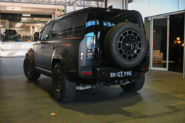 2026 Land Rover Defender L663 110 P635 OCTA Black SUV