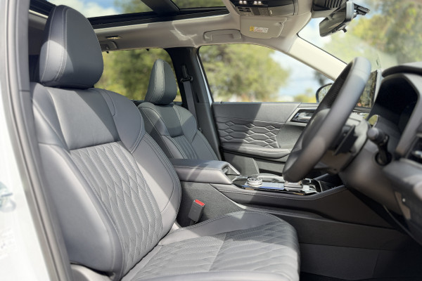 2025 Mitsubishi Outlander ZM Exceed SUV Image 15