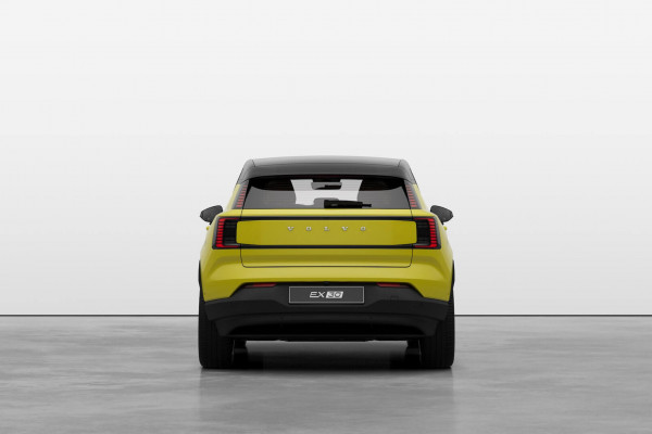 2024 Volvo EX30  Single Motor Extended Range Ultra SUV Image 4