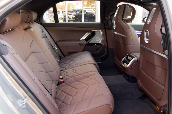 2025 BMW 7 Series G70 740i M Sport Sedan image 5