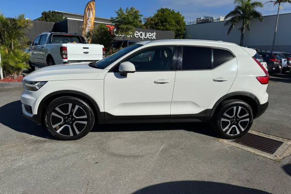 2020 Volvo XC40 XZ T4 Momentum SUV Image 10