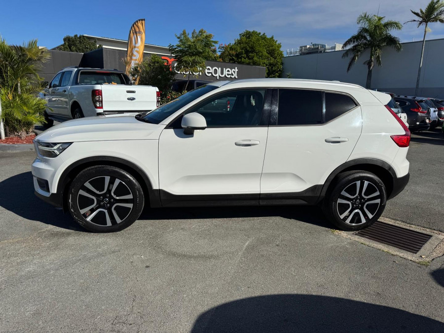 2020 Volvo XC40 XZ T4 Momentum SUV Image 10