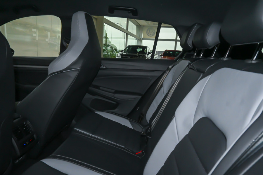 2025 Volkswagen Golf 8.5 110TSI R-Line Hatch Image 9