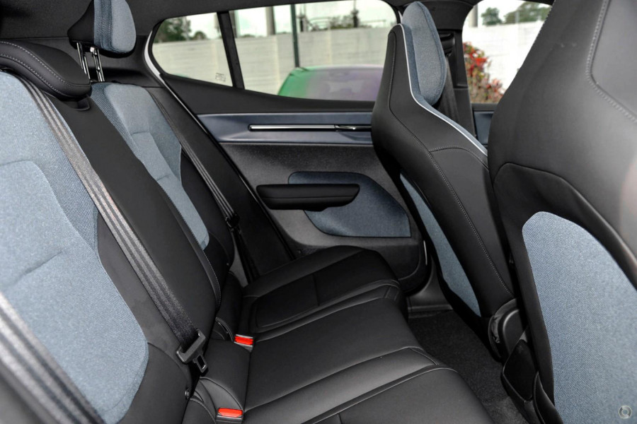 2026 Volvo EX30  Single Motor Extended Range Ultra SUV Image 9