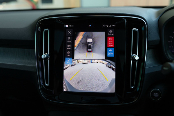 2025 MY26 Volvo XC40 XZ Ultra B4 Dark SUV Image 24