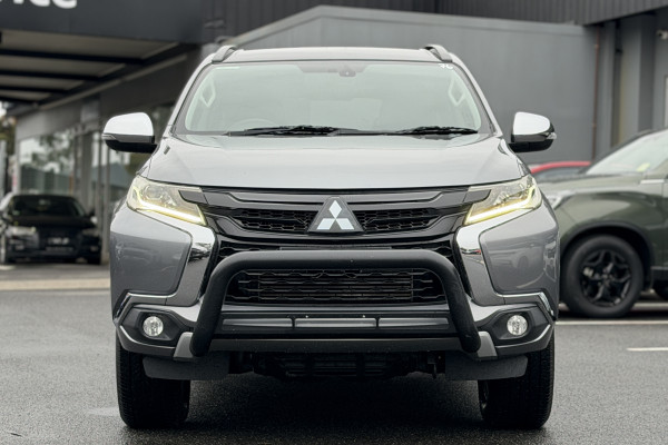 2019 Mitsubishi Pajero Sport QE Black Edition SUV Image 3