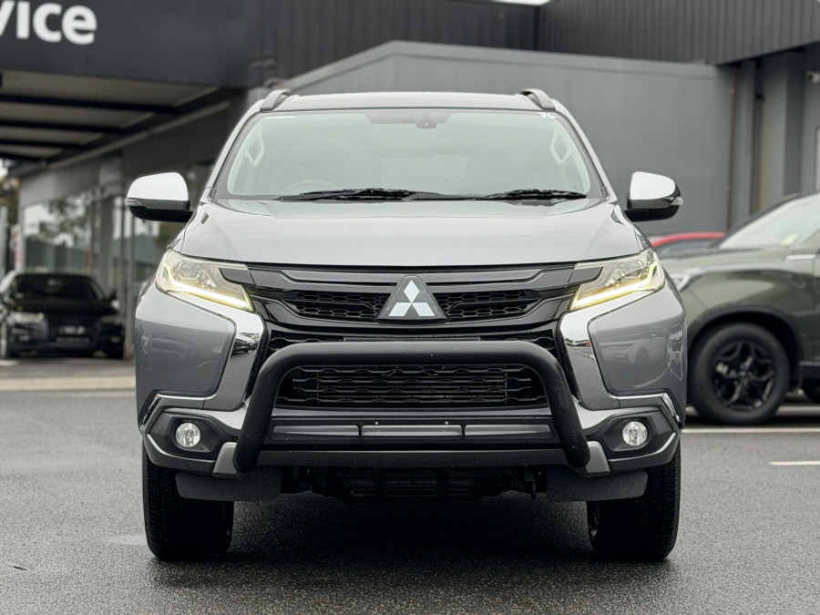 2019 Mitsubishi Pajero Sport QE Black Edition SUV Image 3