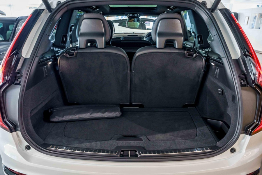 2026 Volvo XC90 L Series Black Edition SUV Image 9