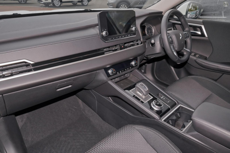2025 MY24 Mitsubishi Outlander ZM LS SUV Image 8
