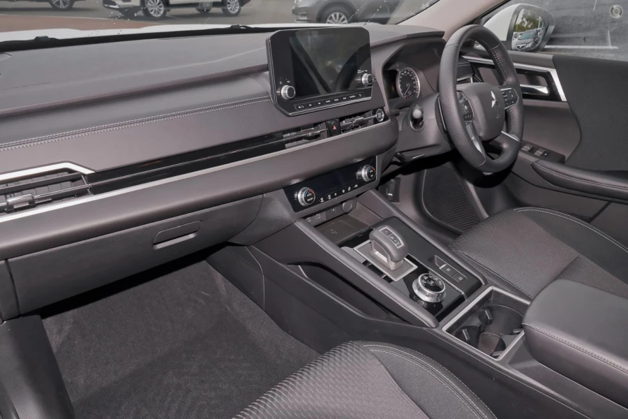 2025 MY24 Mitsubishi Outlander ZM LS SUV Image 8
