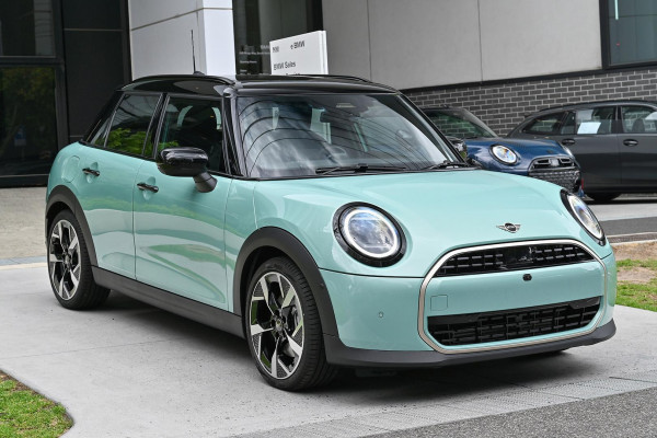 MINI Cooper C Favoured F65
