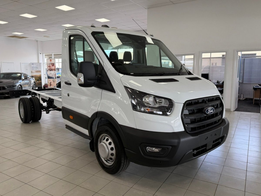 2025 MY25.75 Ford Transit VO 500E Cab Chassis Image 1