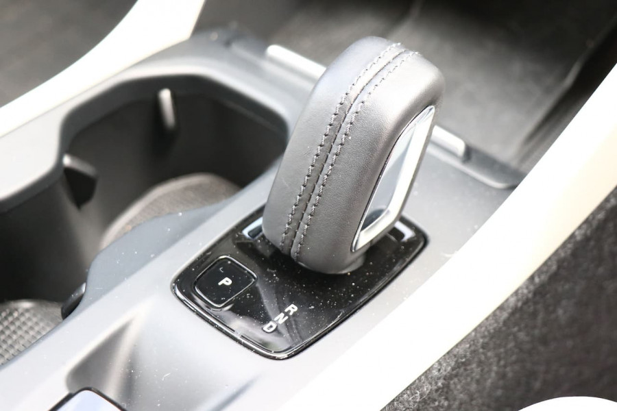 2019 Volvo Xc40 (No Series) MY20 T4 Momentum Suv Image 16