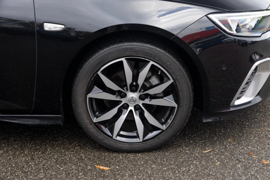 2019 Holden Commodore ZB RS Liftback Image 21