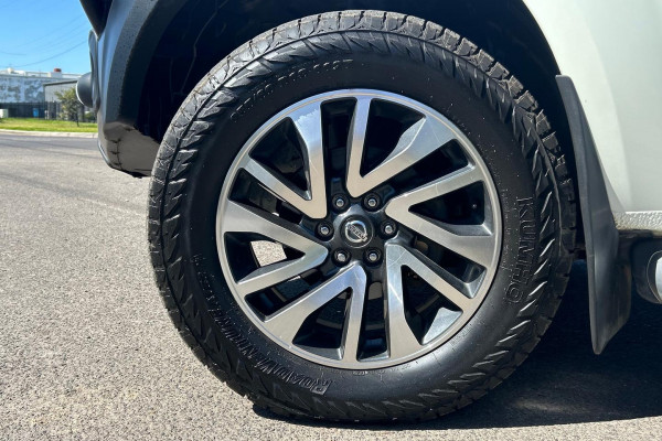 2019 Nissan Navara D23 Series 3 ST-X King Cab Pickup Image 4