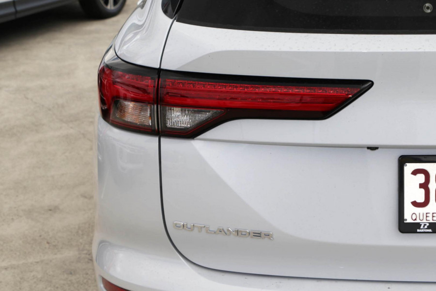 2025 Mitsubishi Outlander ZM LS SUV Image 3