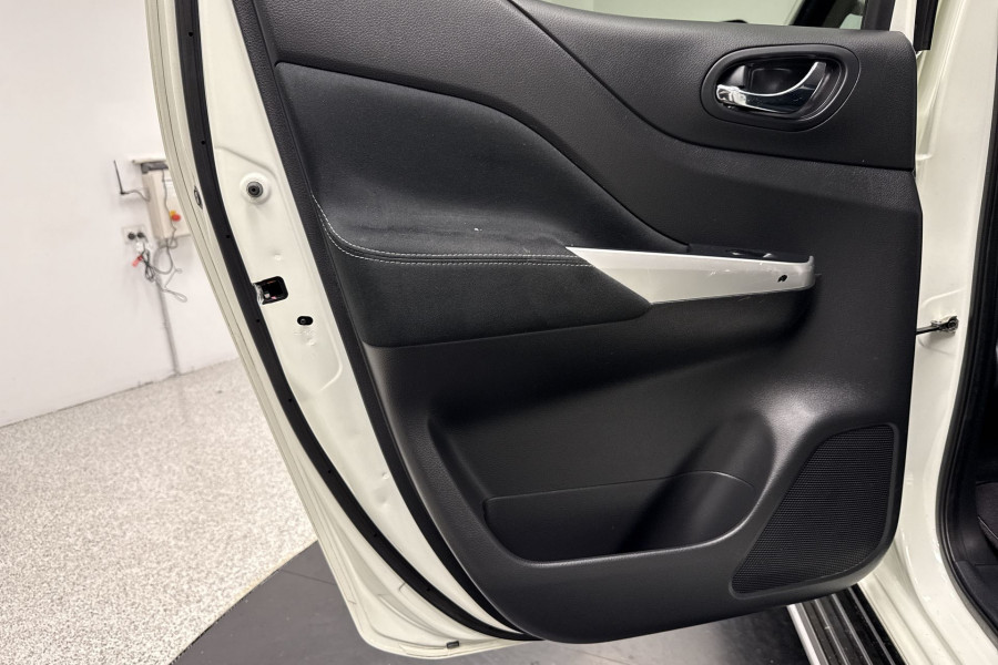 2018 Nissan Navara D23 Series 3 ST-X King Cab Pickup Image 15