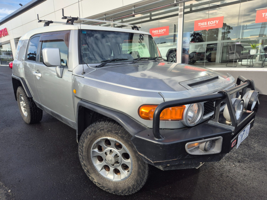 2012 MY13 Toyota FJ Cruiser GSJ15R  SUV Image 2