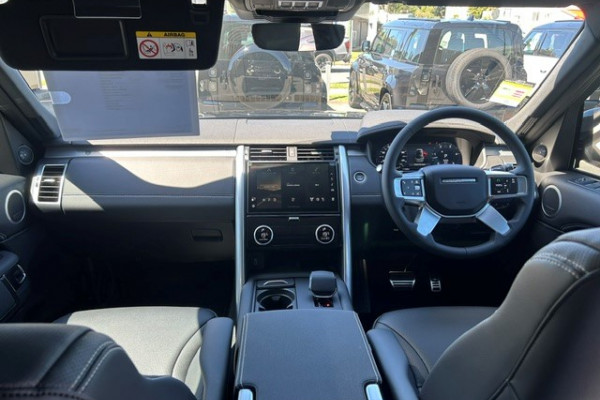 2026 Land Rover Discovery Series 5 D350 Gemini SUV Image 16
