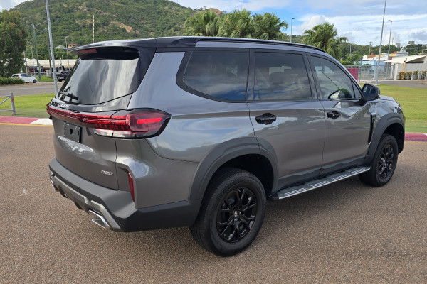 2026 MY25 LDV D90 SV9A Executive SUV Image 13
