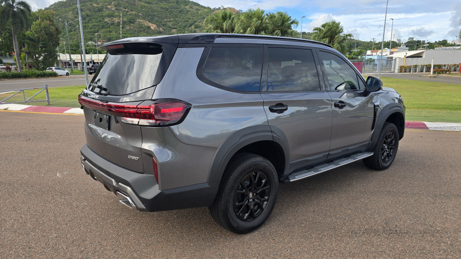 2026 MY25 LDV D90 SV9A Executive SUV Image 13