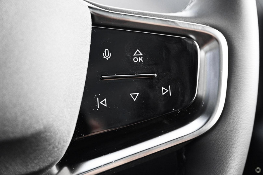 2025 Volvo EX30  Twin Motor Performance Ultra SUV Image 11
