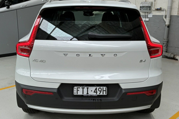 2025 Volvo XC40 XZ Plus B4 SUV Image 4