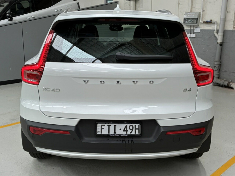 2025 Volvo XC40 XZ Plus B4 SUV Image 4