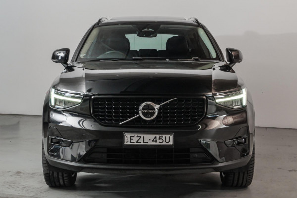 2023 Volvo XC40 XZ Ultimate B5 Dark SUV image 4