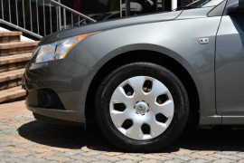 2011 Holden Cruze Vehicle Description. JH  II MY11 CD SEDAN 4DR MAN 5SP 1.8I CD Sedan Image 5