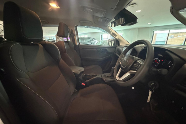 2025 MY25.5 Isuzu D-MAX RG SX High Ride Cab Chassis Image 17