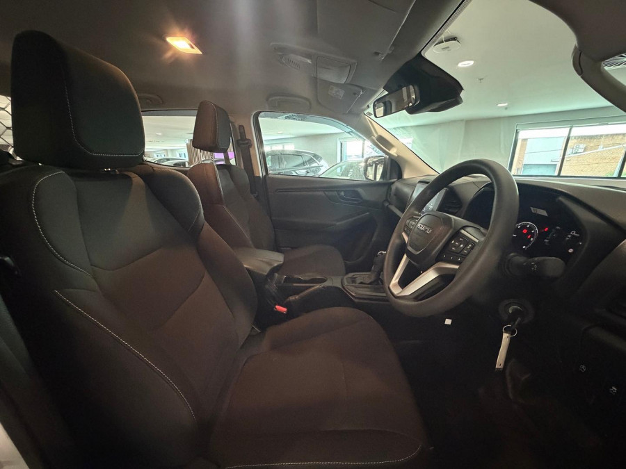 2025 MY25.5 Isuzu D-MAX RG SX High Ride Cab Chassis Image 17